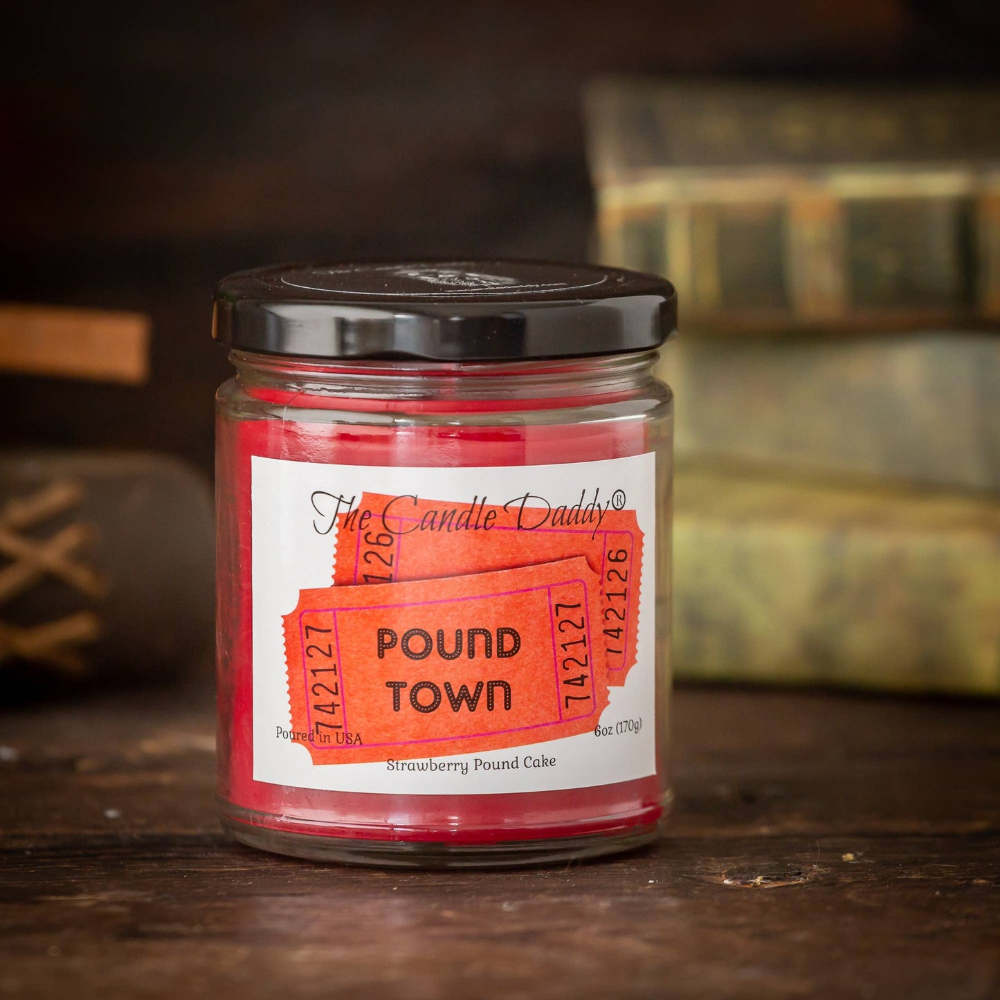 POUND TOWN - STRAWBERRY POUND CAKE SCENTED - 6 OZ JAR CANDLE