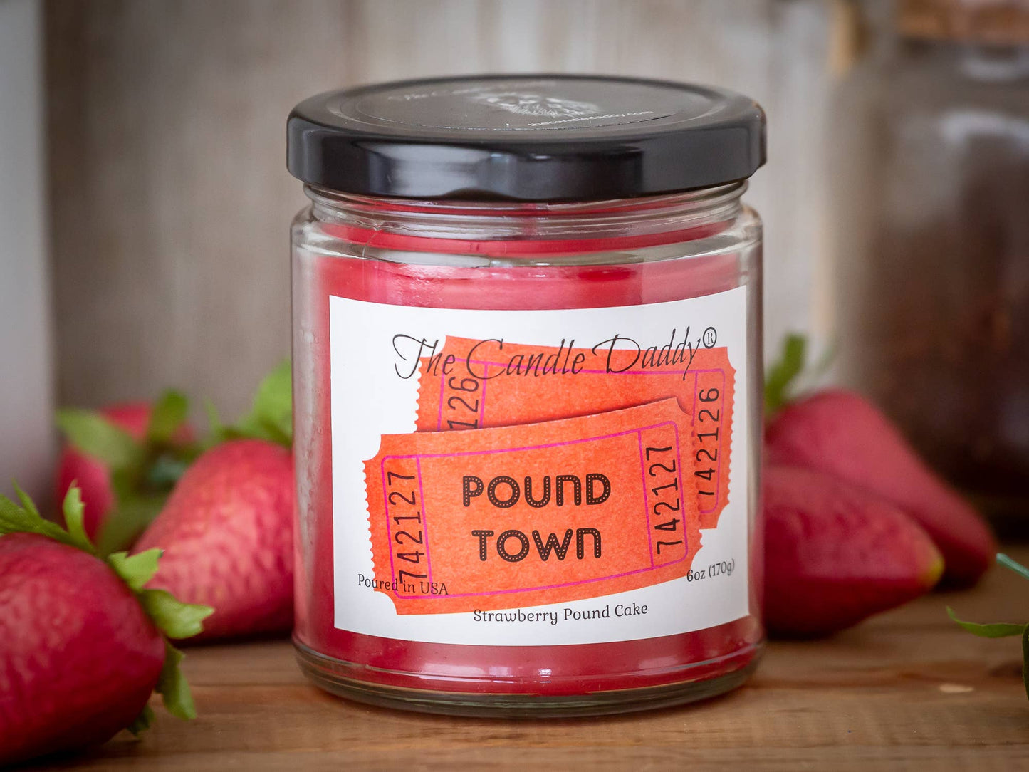POUND TOWN - STRAWBERRY POUND CAKE SCENTED - 6 OZ JAR CANDLE